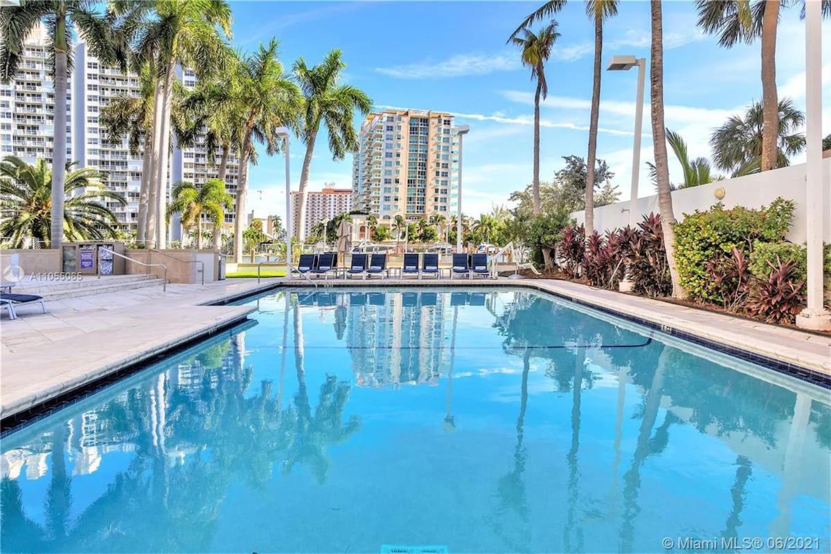 Gallery One - A Doubletree Suites By Hilton Hotel Fort Lauderdale Zewnętrze zdjęcie